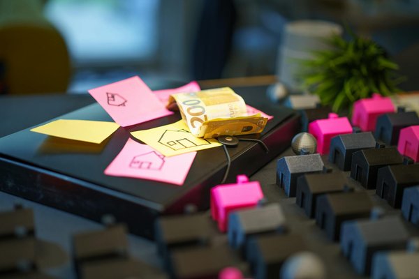 Revitalizing Urban Landscapes and Public Health: The Transformative Power of Urban Beekeeping Initiatives